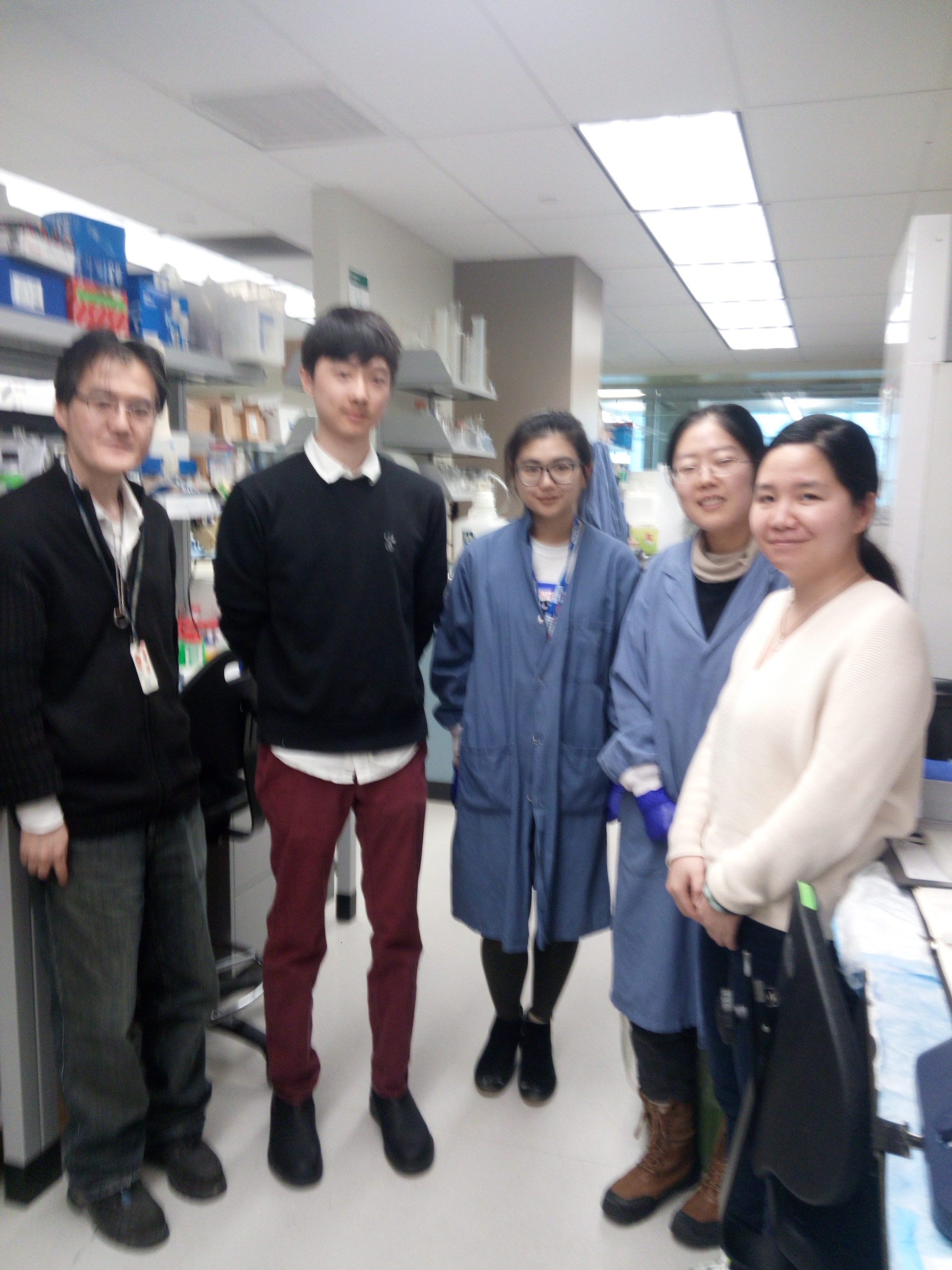 Photo of Professor Sugita and his Lab members